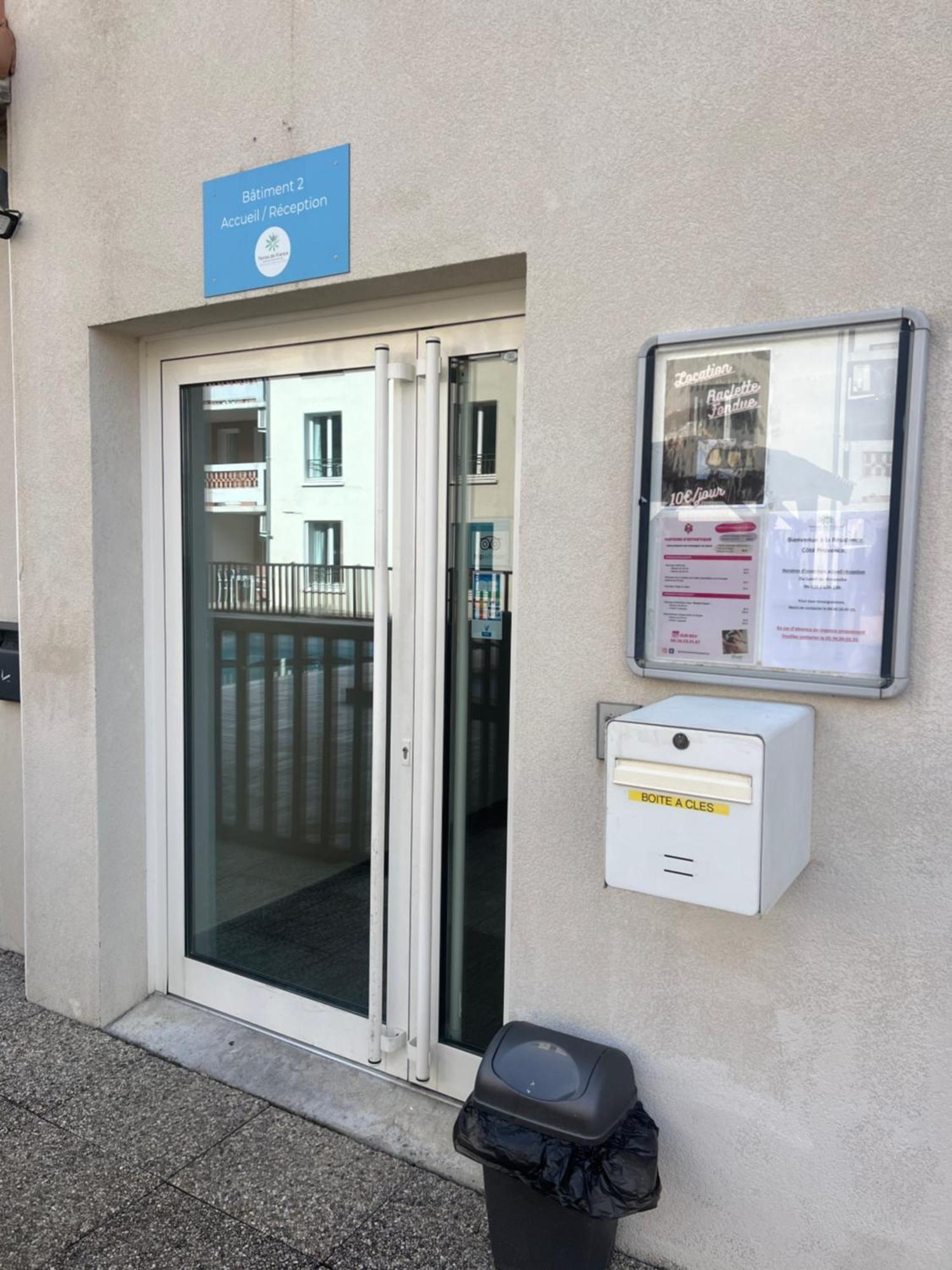 Terres de France - Résidence Côté Provence Gréoux-les-Bains Exterior foto